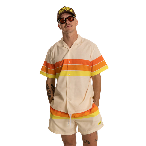 Person wearing the Duvin Horizon Leisure Stretch Button-Up in Antique in a relaxed, sunlit outdoor setting