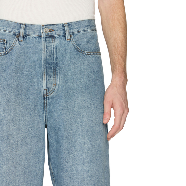 Close-up of dark denim weave, waistband, and stitching detail on the Frame Relaxed Jean in Jefferson