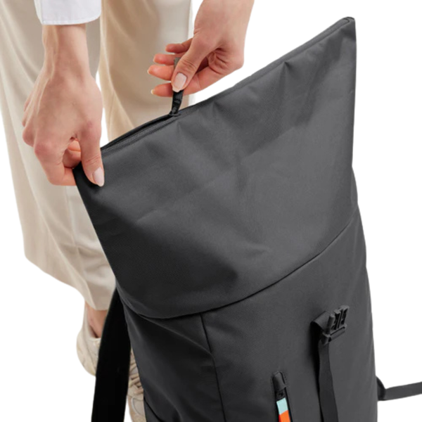 Person wearing the GOT BAG Roll Top Easy in Shark color during a casual urban commute