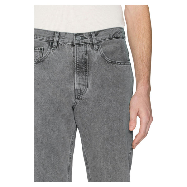 Front view of Frame The Straight Jean in Bonair Grey with classic five-pocket styling on model– Rooster