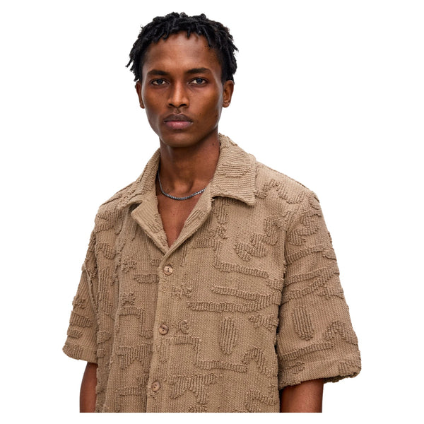 Person wearing the OAS Cleo Varadero Shirt in a sunny, beachside or resort setting